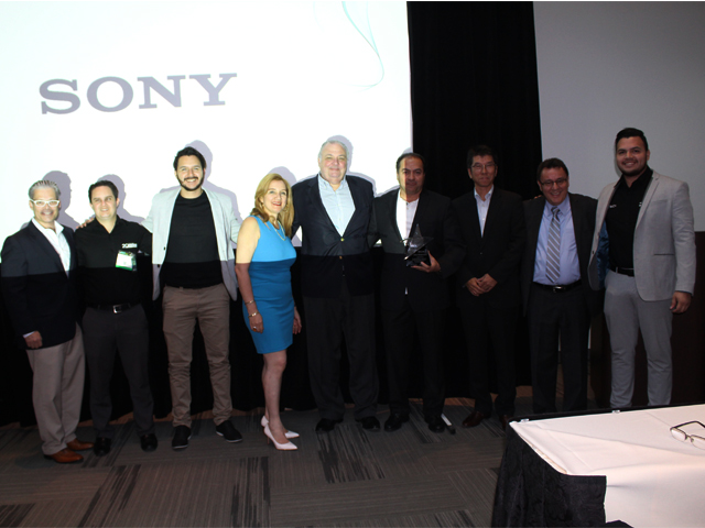 Newsline Report - Tecnologa - NABShow: Sony PSLA distingui a sus Reps de Amrica Latina