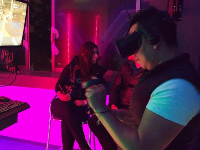 Newsline Report - Negocios - Moonstar VR abre primer Arcade ShowRooom de Facebook en Mxico