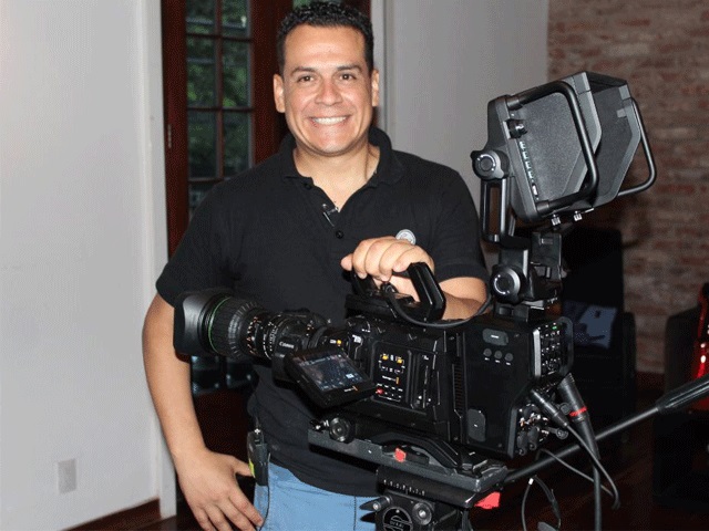 Newsline Report - Tecnologa - Simplemente present la cmara Ursa Broadcast de Blackmagic