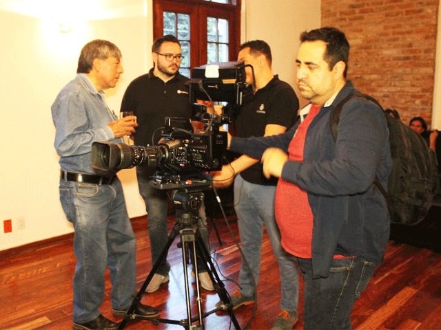 Newsline Report - Tecnologa - Simplemente present la cmara Ursa Broadcast de Blackmagic