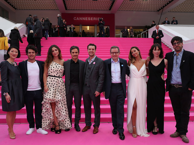 Newsline Report - Plataformas - 'Aqu en la Tierra' se present a sala llena en Canneseries