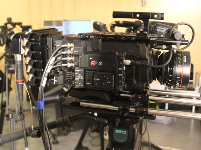 Newsline Report - Tecnologa - Cine Center y Canon presentaron la cmara EOS C700 FF en Argentina