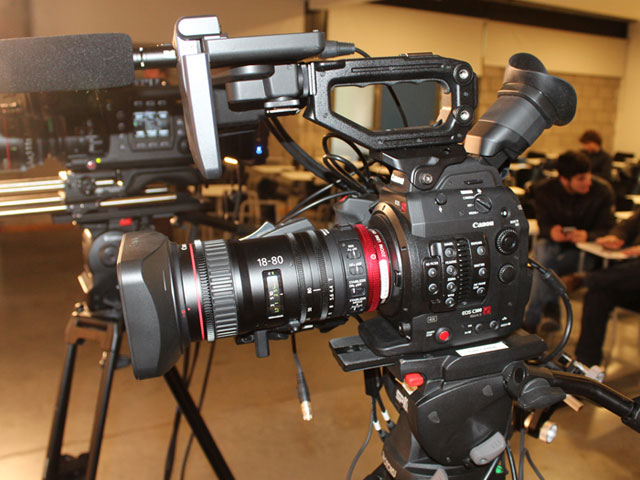 Newsline Report - Tecnologa - Cine Center y Canon presentaron la cmara EOS C700 FF en Argentina