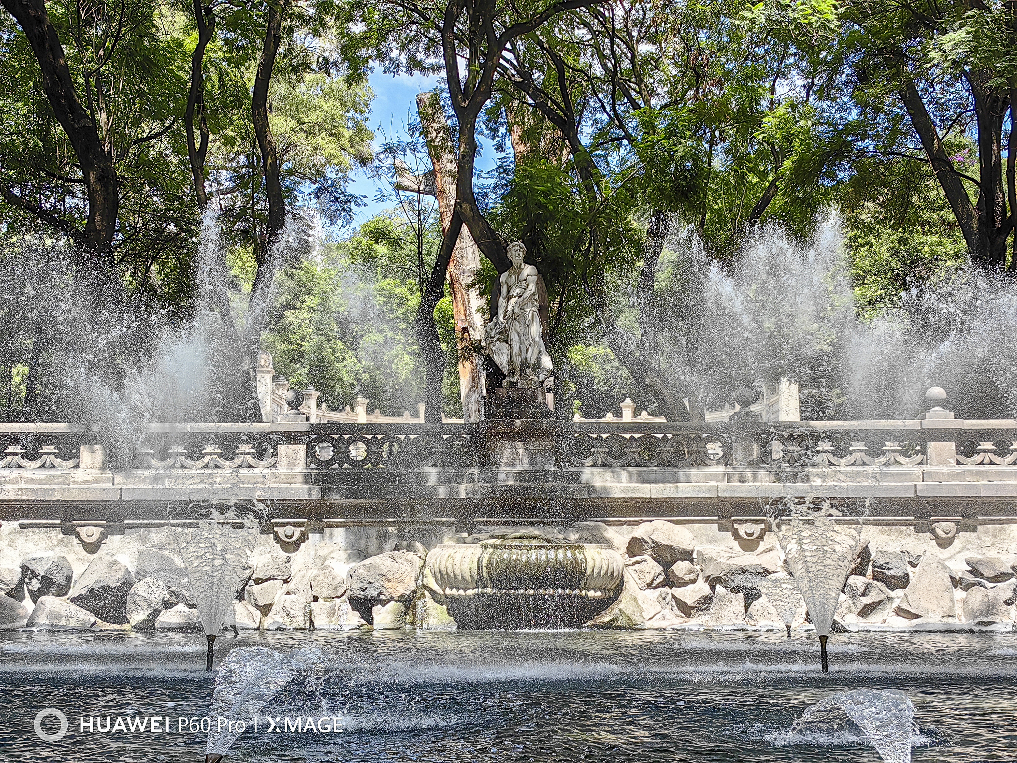 Newsline Report - Tecnologa - Retratan la belleza de Chapultepec con Huawei