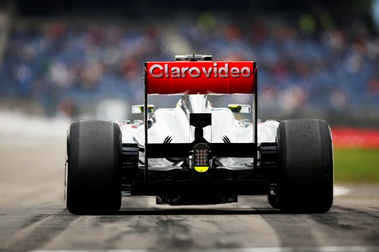 Newsline Report - OTT - Checo Prez se sube al volante de CLAROVIDEO