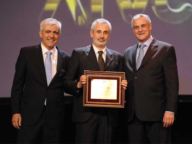 Newsline Report - Plataformas - Entregaron los Premios ATVC 2012