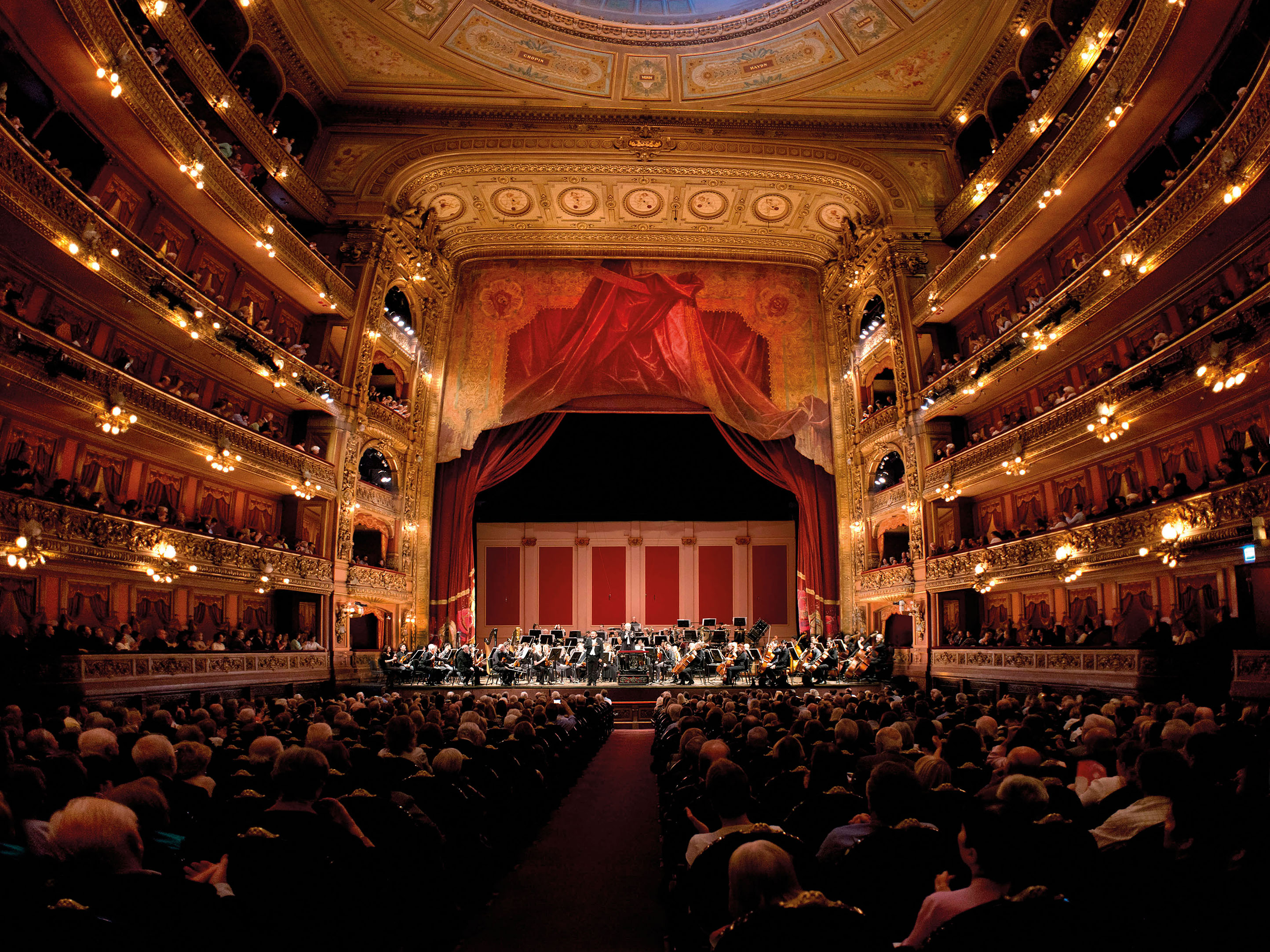 Newsline Report - Tecnologa - Pinnacle Group celebra el da nacional del teatro en Argentina