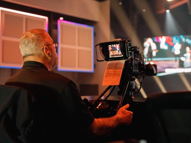 Newsline Report - Tecnologa - Lake Mary Church produce en directo con equipos Blackmagic Design