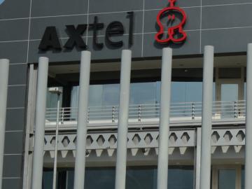 Axtel vende su negocio de fibra a Televisa