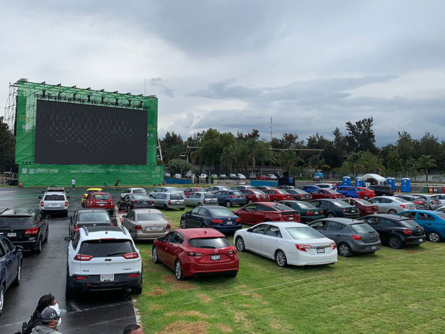 El autdromo de Mxico convirti su pista en autocine