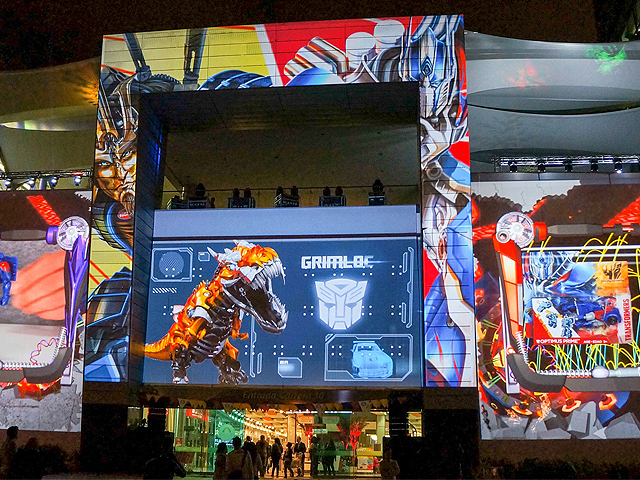 Newsline Report - Cine - Espectacular mapping de Christie y Big Video