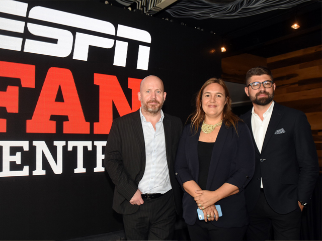 Newsline Report - Plataformas - ESPN explota el poder emocional para atraer a los fans de deportes