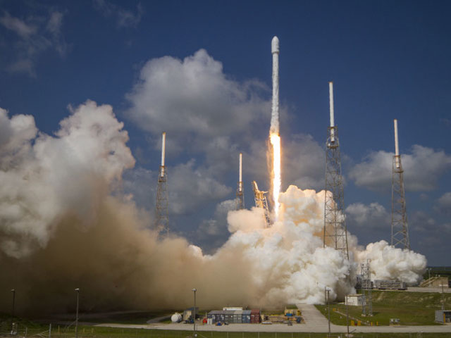 EUTELSAT 117 West B lanzado al espacio a bordo de un cohete Falcon 9 de SpaceX