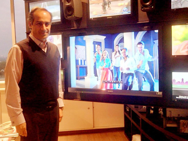 Newsline Report - OTT - Lanza Televisa campaa navidea con app para Facebook