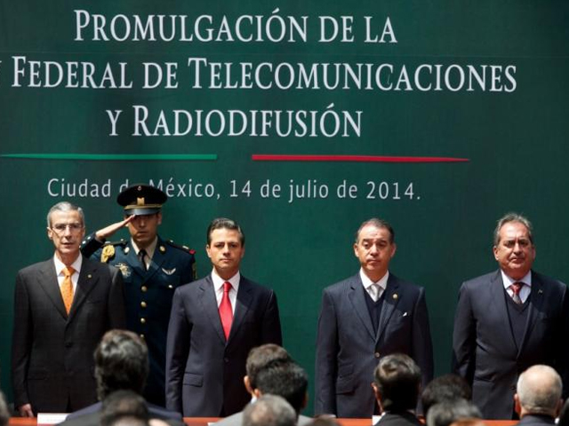 Newsline Report - Negocios - Ley de Telecom es promulgada