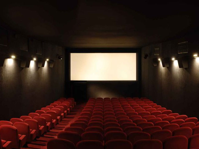 Newsline Report - Cine - Reabrirn cines de las afueras de NY