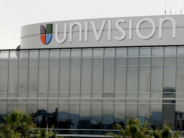 Newsline Report - Negocios - Televisa podra adquirir el 40% de Univisin