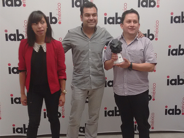 Newsline Report - OTT - Televisa recibe premio IAB Conecta 2015